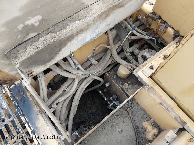 image for item DU3731 2008 Caterpillar AP1055D paver