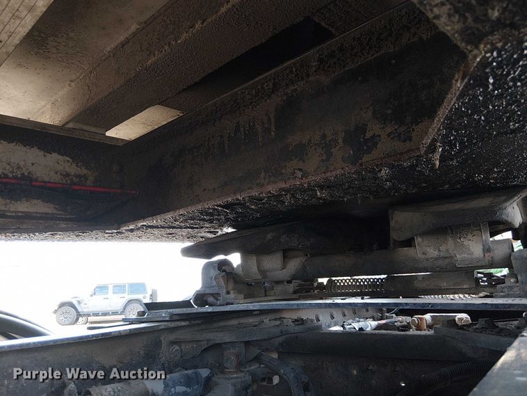 image for item DU3732 2008 Mac end dump trailer