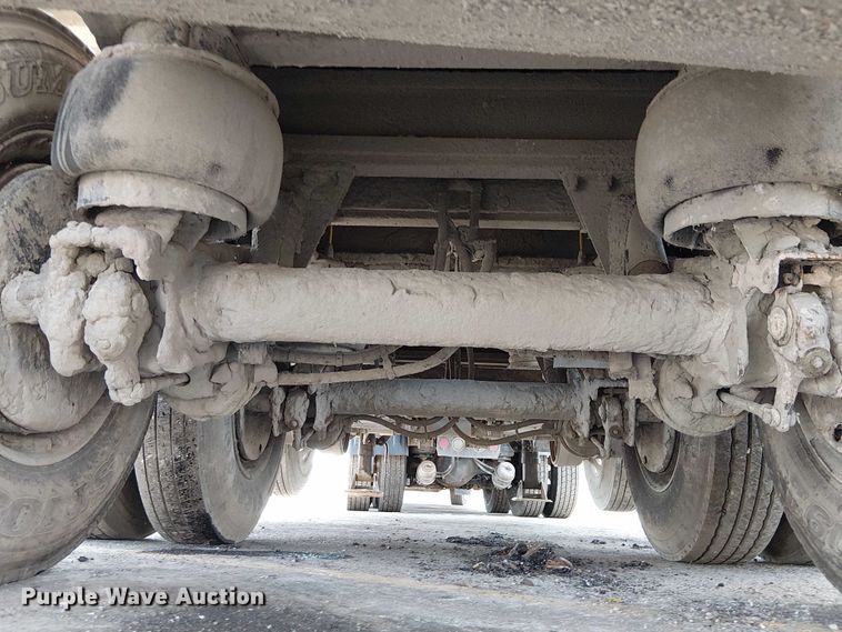 image for item DU3732 2008 Mac end dump trailer