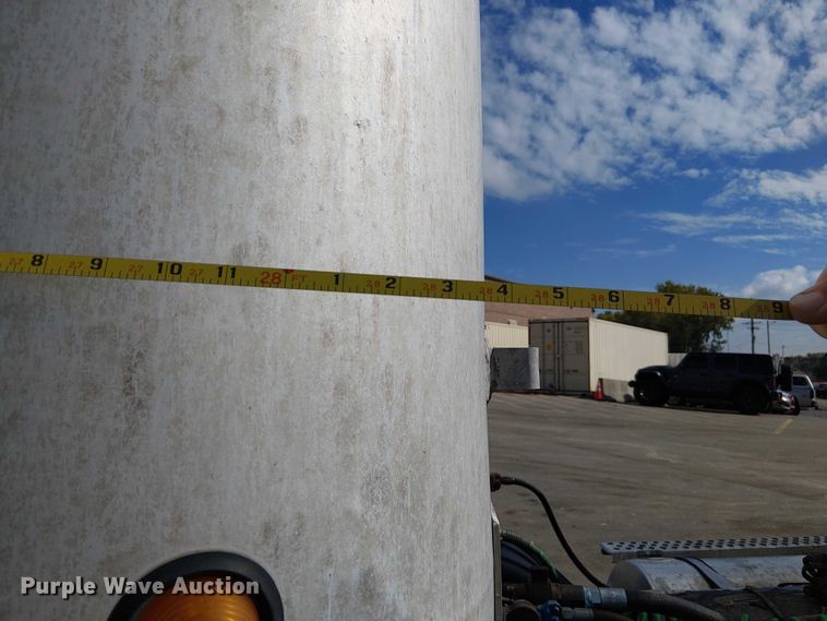 image for item DU3732 2008 Mac end dump trailer