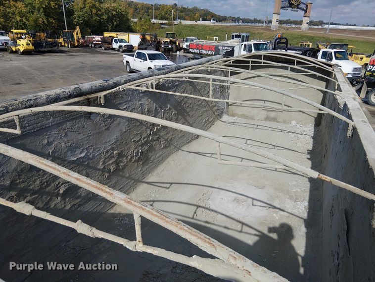 image for item DU3732 2008 Mac end dump trailer