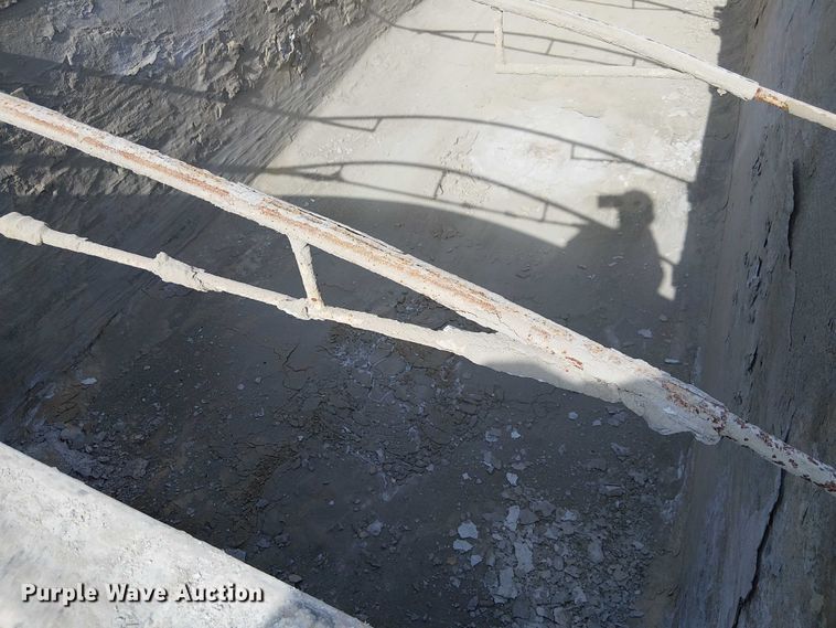 image for item DU3732 2008 Mac end dump trailer