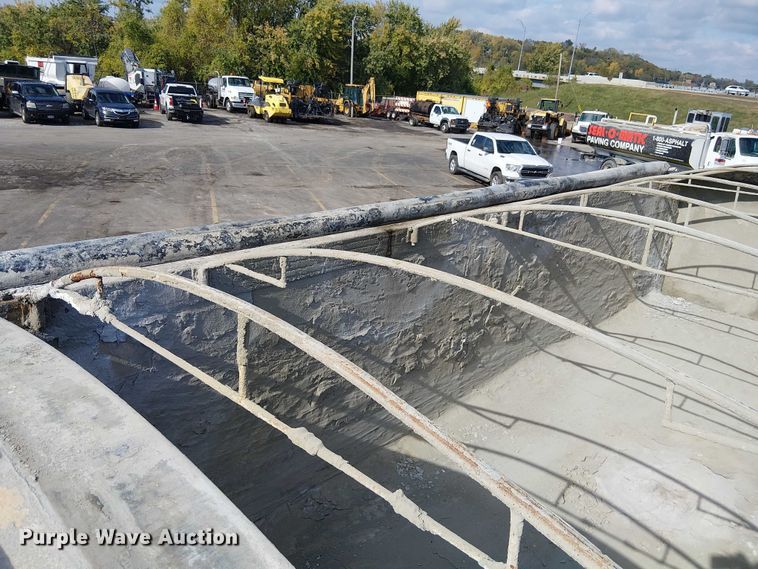 image for item DU3732 2008 Mac end dump trailer