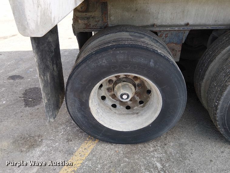 image for item DU3732 2008 Mac end dump trailer