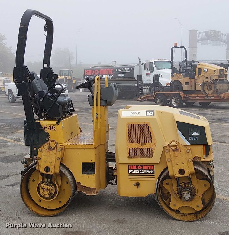 COMPACTADOR 2011 CATERPILLAR CB24