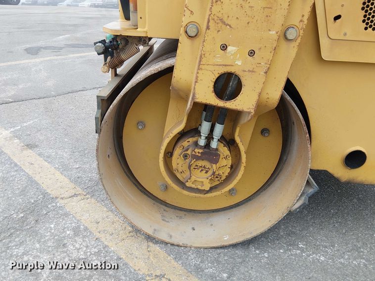 image for item DU3734 2011 Caterpillar CB24 double drum vibratory roller