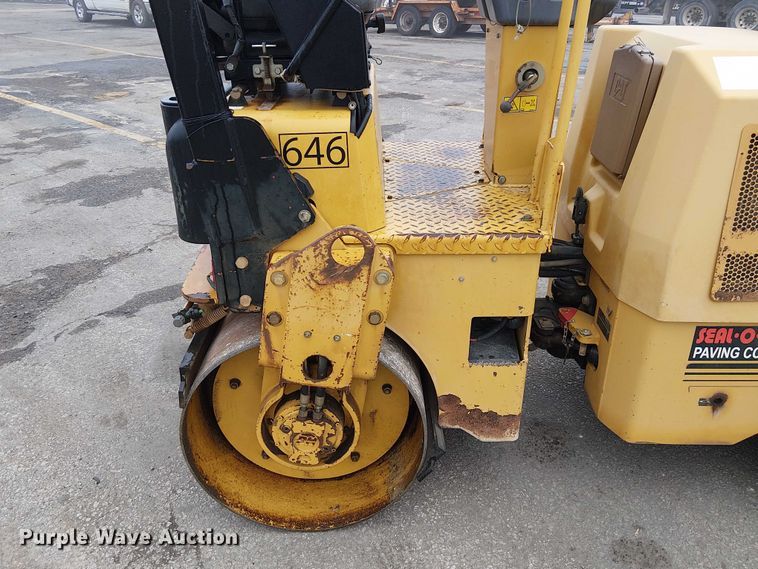 image for item DU3734 2011 Caterpillar CB24 double drum vibratory roller