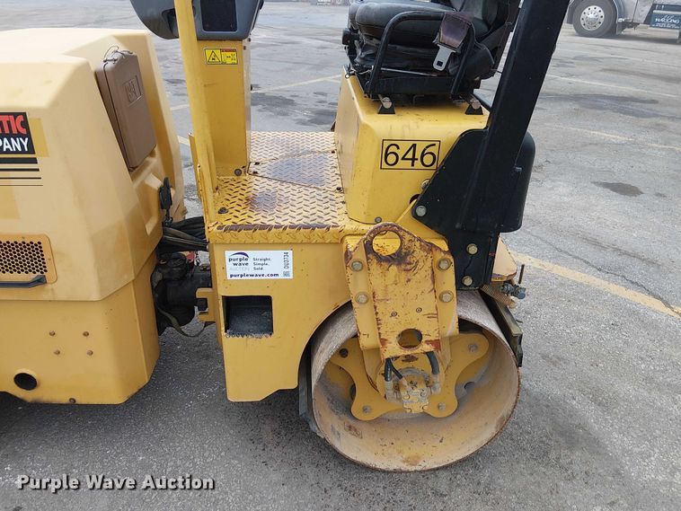 image for item DU3734 2011 Caterpillar CB24 double drum vibratory roller