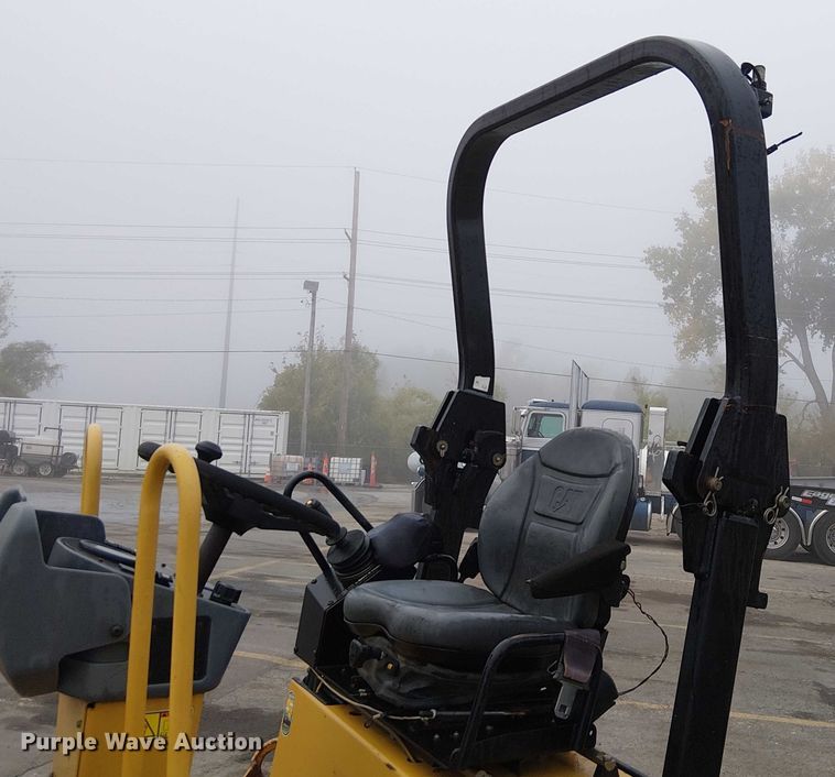 image for item DU3734 2011 Caterpillar CB24 double drum vibratory roller