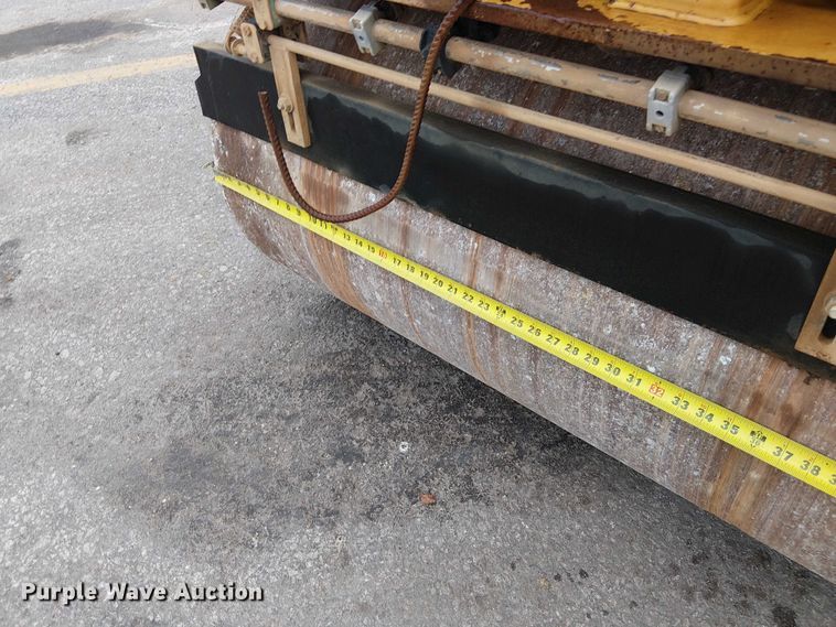 image for item DU3734 2011 Caterpillar CB24 double drum vibratory roller