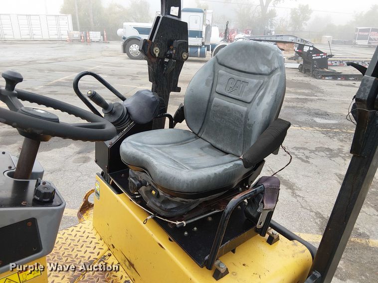 image for item DU3734 2011 Caterpillar CB24 double drum vibratory roller