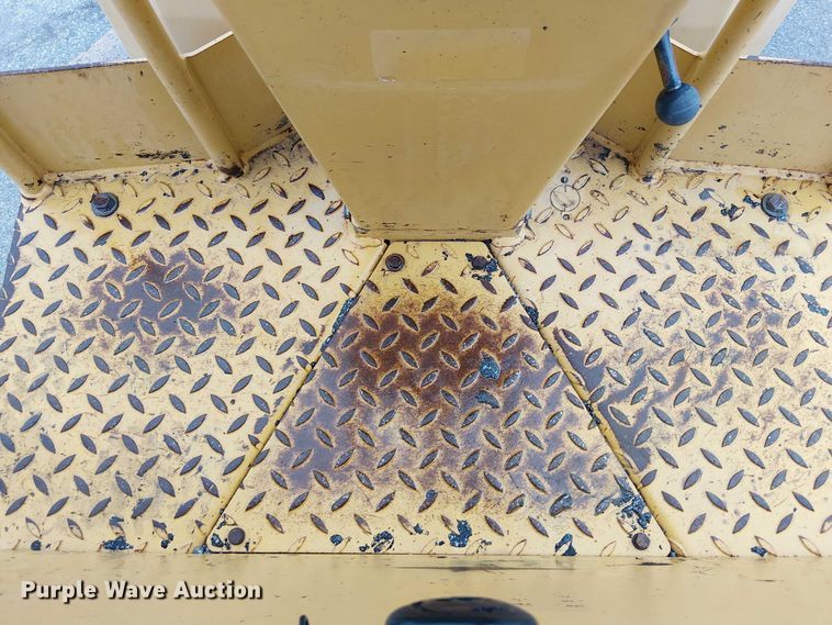 image for item DU3734 2011 Caterpillar CB24 double drum vibratory roller