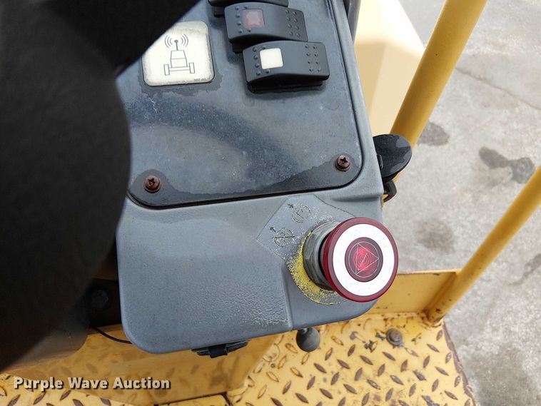 image for item DU3734 2011 Caterpillar CB24 double drum vibratory roller