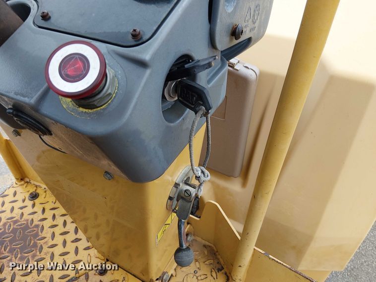 image for item DU3734 2011 Caterpillar CB24 double drum vibratory roller