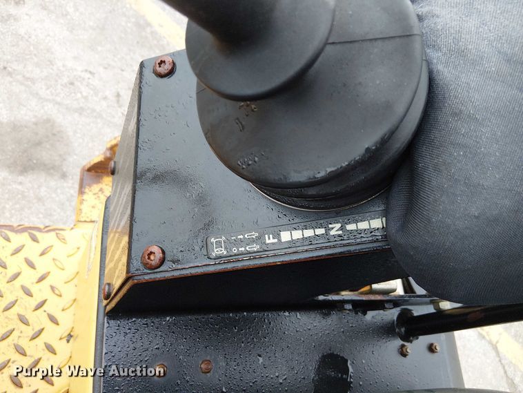 image for item DU3734 2011 Caterpillar CB24 double drum vibratory roller