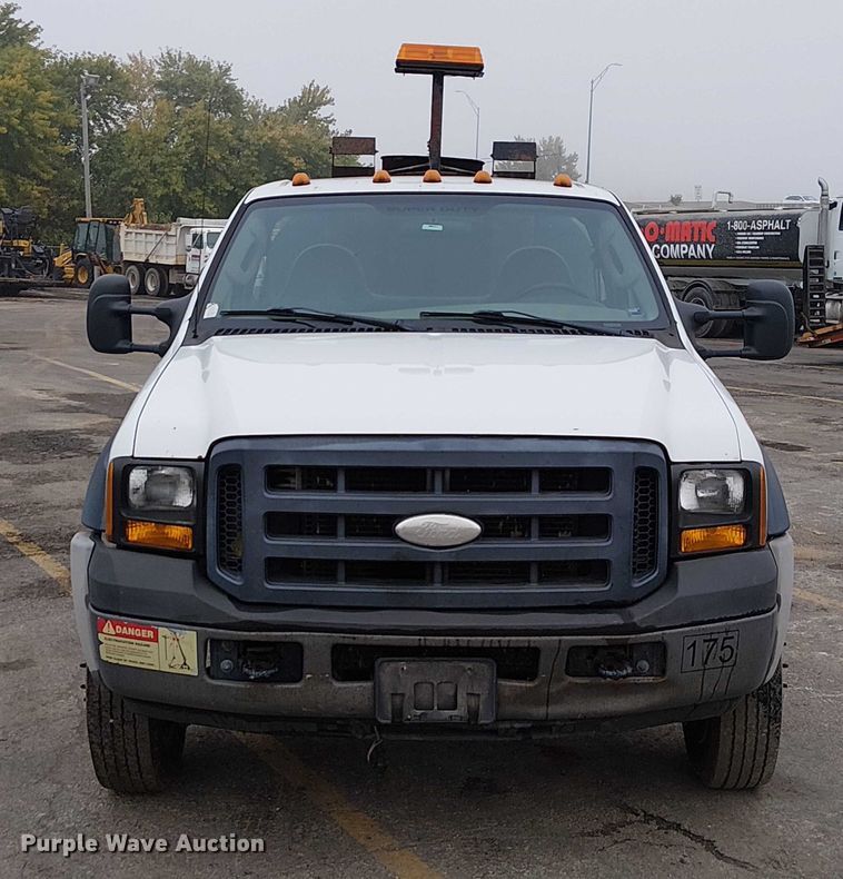 image for item DU3735 2007 Ford F550 Tack distributor truck