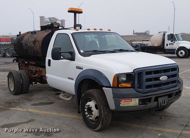 image for item DU3735 2007 Ford F550 Tack distributor truck