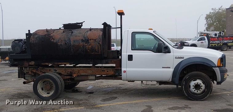 image for item DU3735 2007 Ford F550 Tack distributor truck