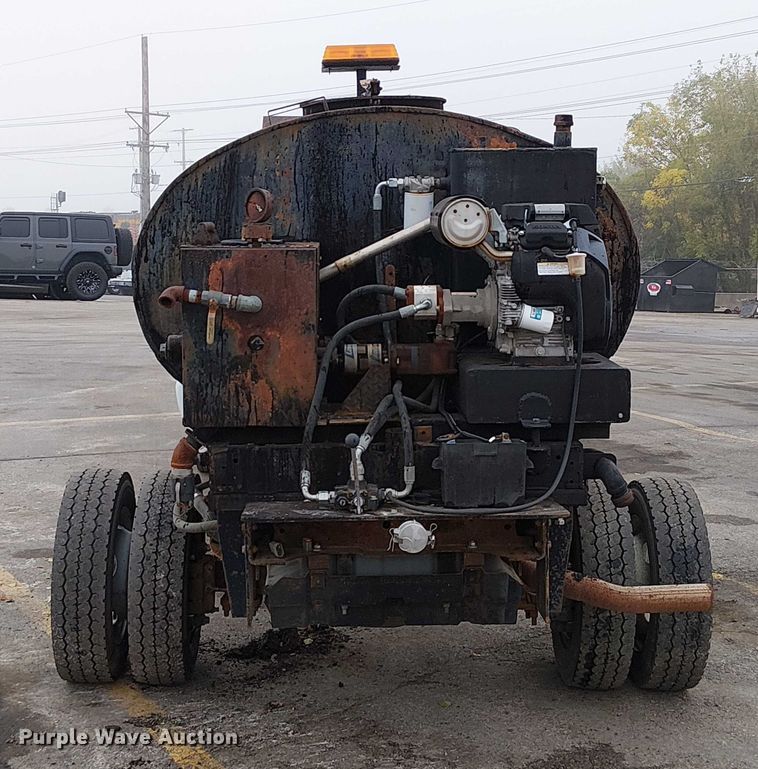 image for item DU3735 2007 Ford F550 Tack distributor truck