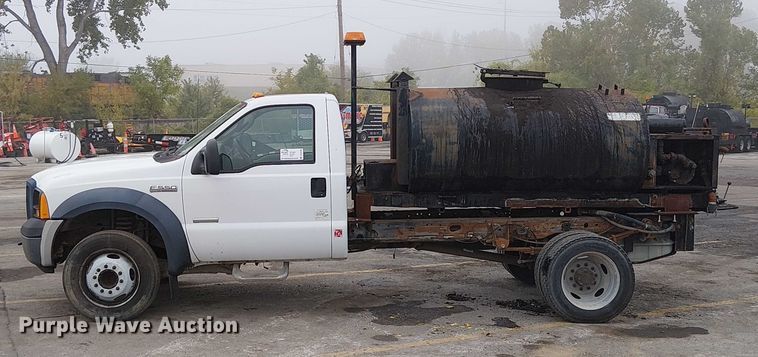 image for item DU3735 2007 Ford F550 Tack distributor truck