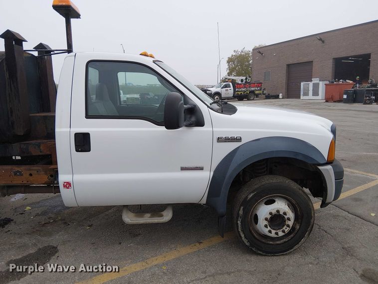 image for item DU3735 2007 Ford F550 Tack distributor truck