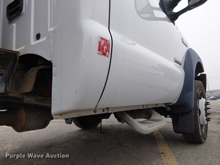 image for item DU3735 2007 Ford F550 Tack distributor truck