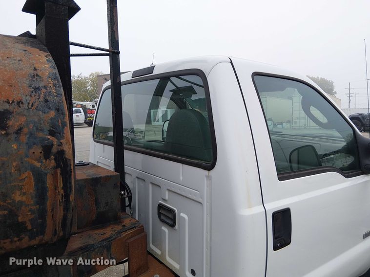 image for item DU3735 2007 Ford F550 Tack distributor truck