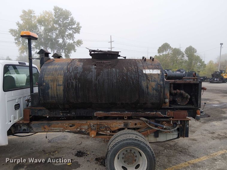 image for item DU3735 2007 Ford F550 Tack distributor truck