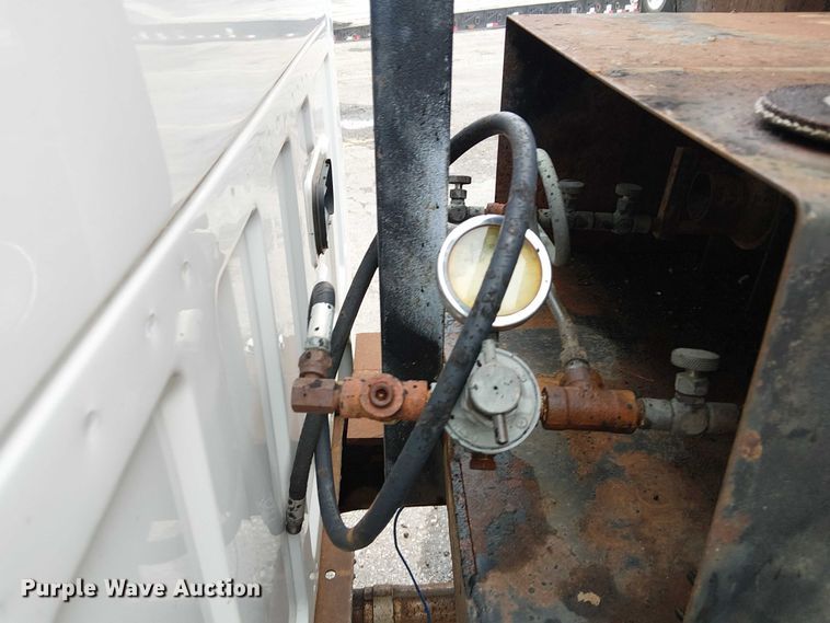 image for item DU3735 2007 Ford F550 Tack distributor truck