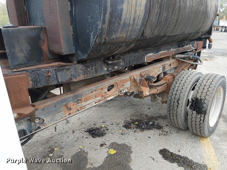 image for item DU3735 2007 Ford F550 Tack distributor truck