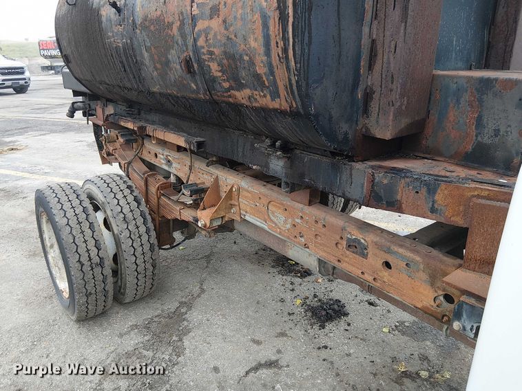 image for item DU3735 2007 Ford F550 Tack distributor truck