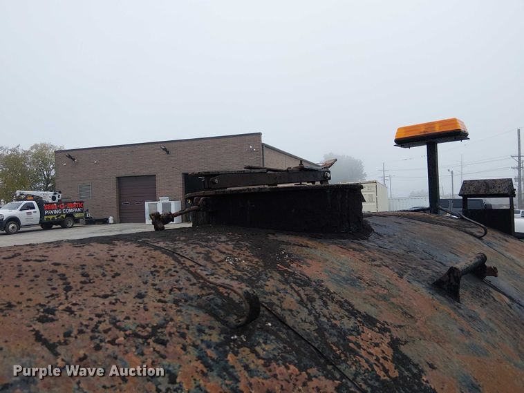 image for item DU3735 2007 Ford F550 Tack distributor truck