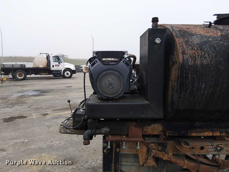 image for item DU3735 2007 Ford F550 Tack distributor truck