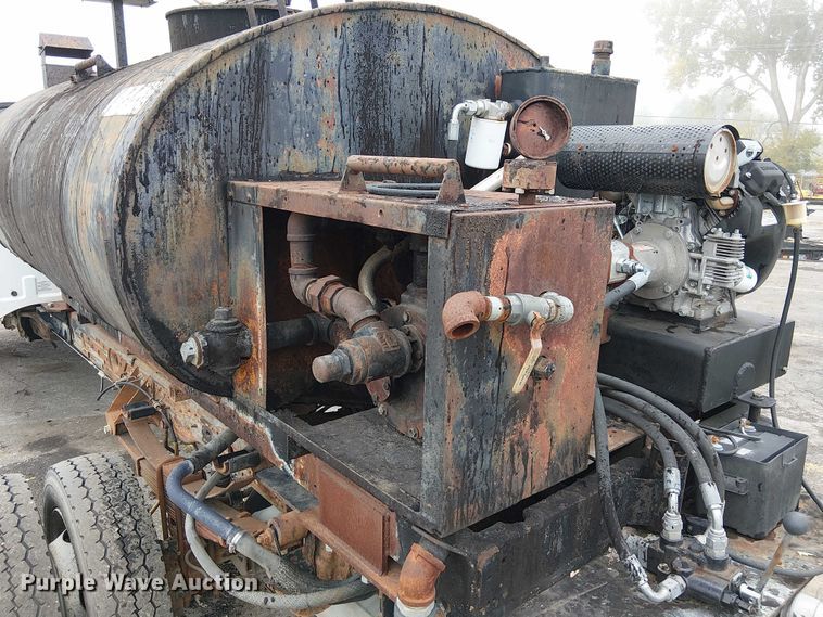 image for item DU3735 2007 Ford F550 Tack distributor truck