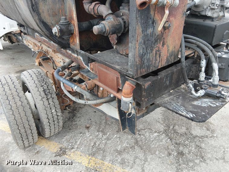 image for item DU3735 2007 Ford F550 Tack distributor truck