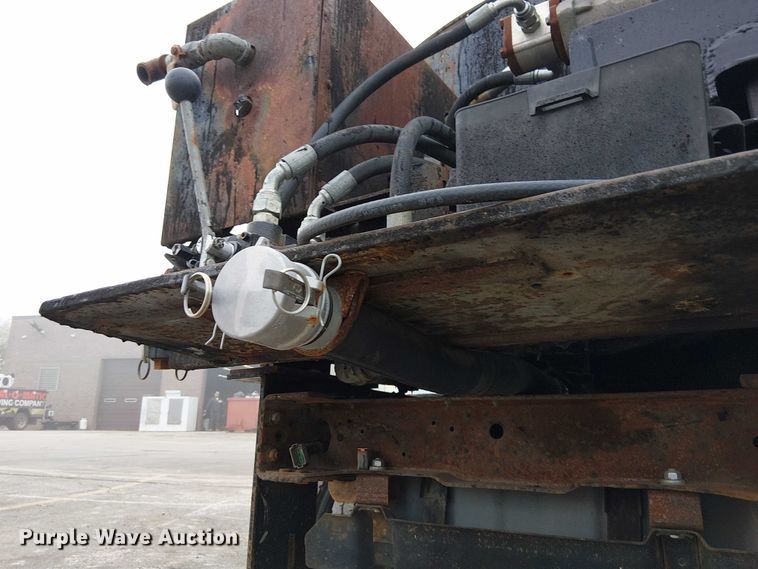 image for item DU3735 2007 Ford F550 Tack distributor truck