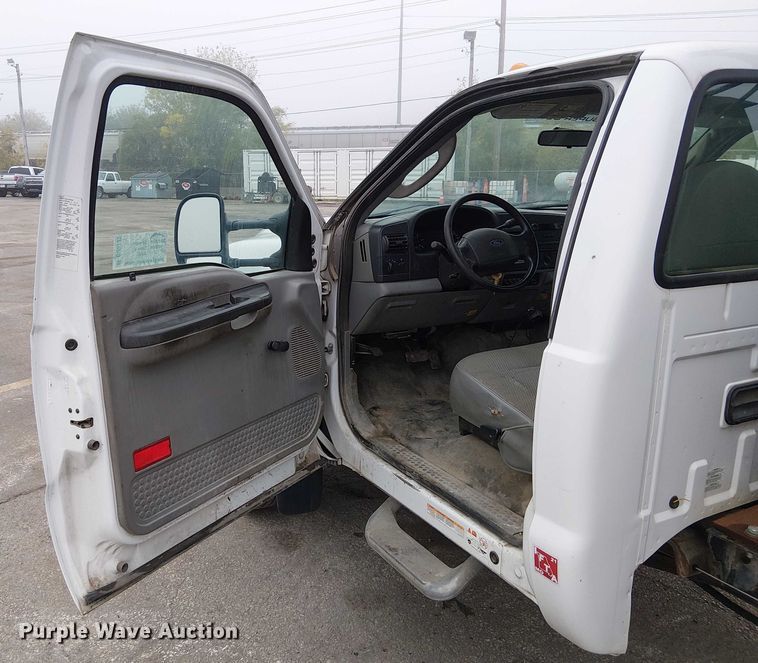 image for item DU3735 2007 Ford F550 Tack distributor truck