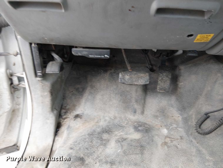 image for item DU3735 2007 Ford F550 Tack distributor truck