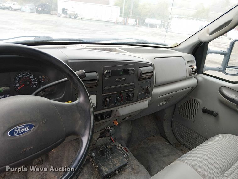 image for item DU3735 2007 Ford F550 Tack distributor truck