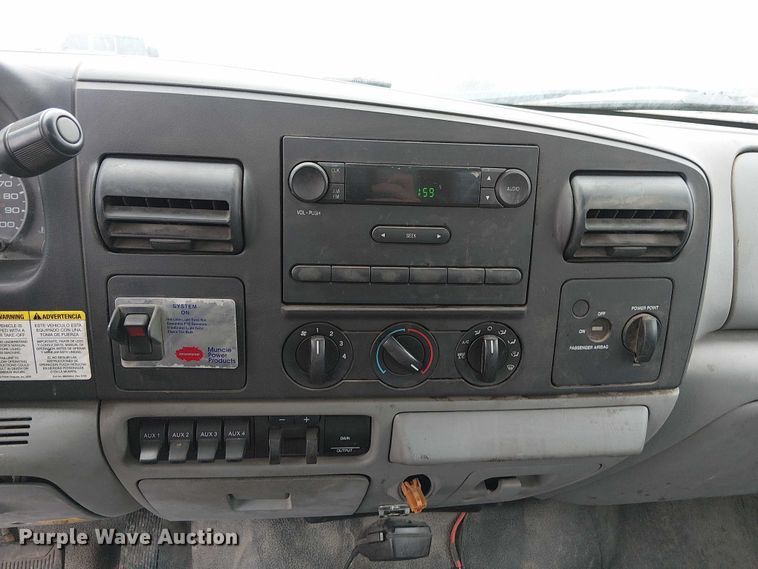 image for item DU3735 2007 Ford F550 Tack distributor truck