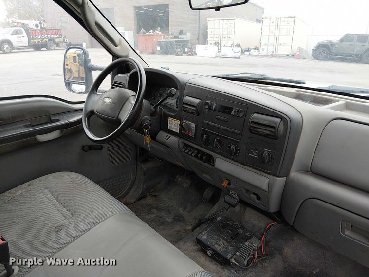 image for item DU3735 2007 Ford F550 Tack distributor truck