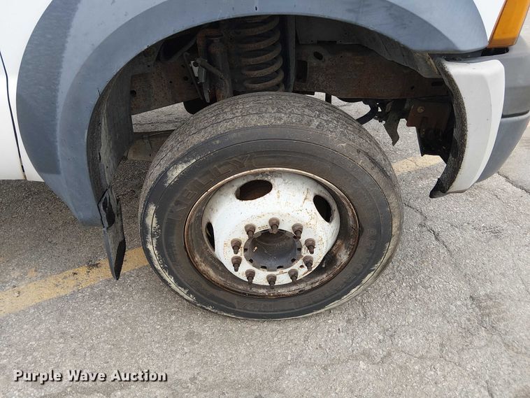 image for item DU3735 2007 Ford F550 Tack distributor truck