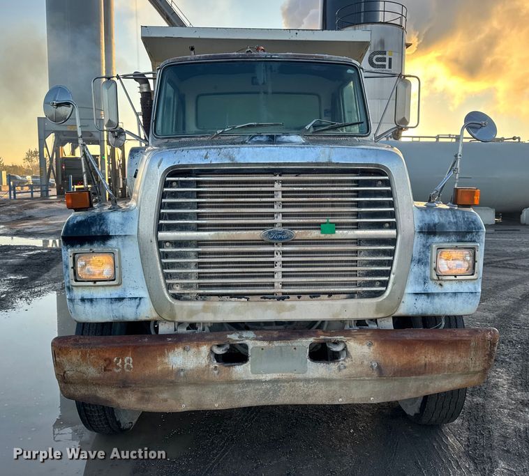 image for item DW6643 1990 Ford L9000 dump truck