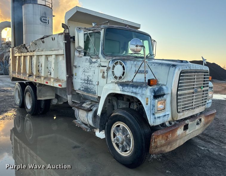 image for item DW6643 1990 Ford L9000 dump truck