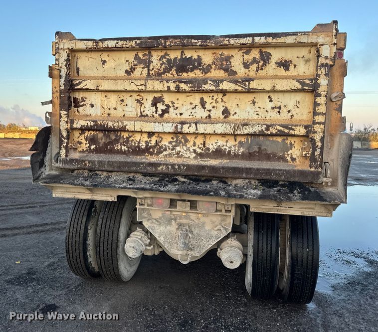 image for item DW6643 1990 Ford L9000 dump truck