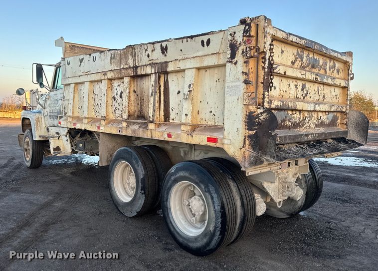 image for item DW6643 1990 Ford L9000 dump truck