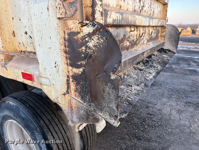 image for item DW6643 1990 Ford L9000 dump truck