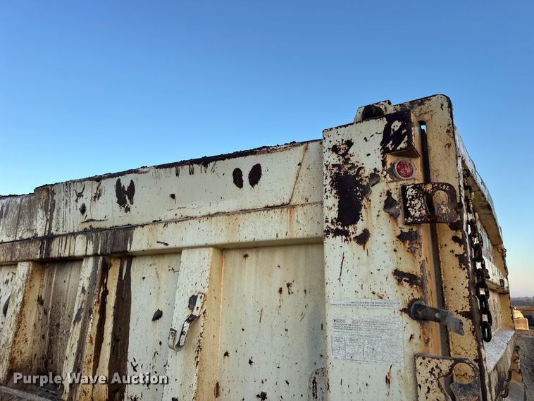 image for item DW6643 1990 Ford L9000 dump truck