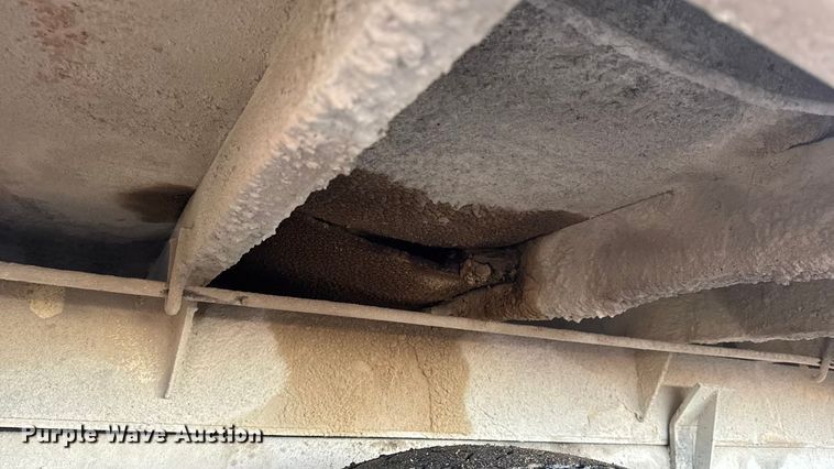 image for item DW6643 1990 Ford L9000 dump truck