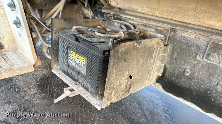 image for item DW6643 1990 Ford L9000 dump truck